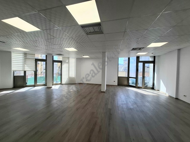 Office space for rent in Sulejman Delvina street in Tirana.&nbsp;
The office it is positioned on th